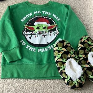 Yoda sweatshirt and slipper set- xs